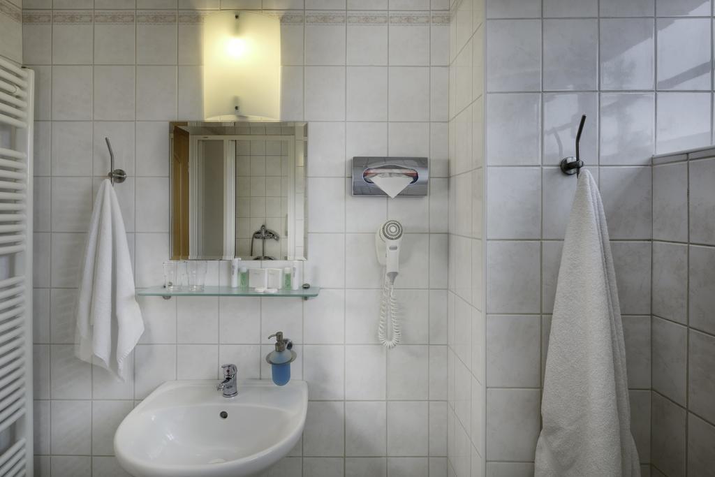 Hotel Otar Πράγα Εξωτερικό φωτογραφία