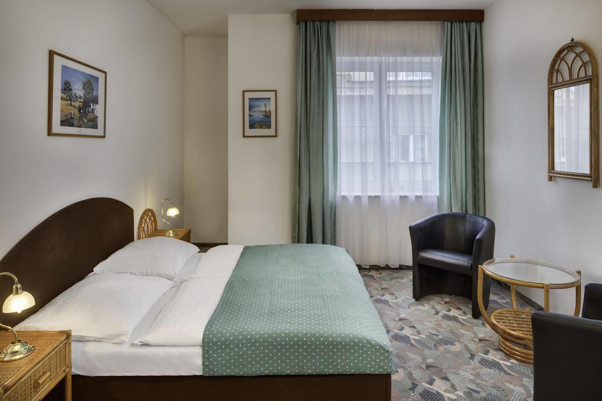 Hotel Otar Πράγα Εξωτερικό φωτογραφία