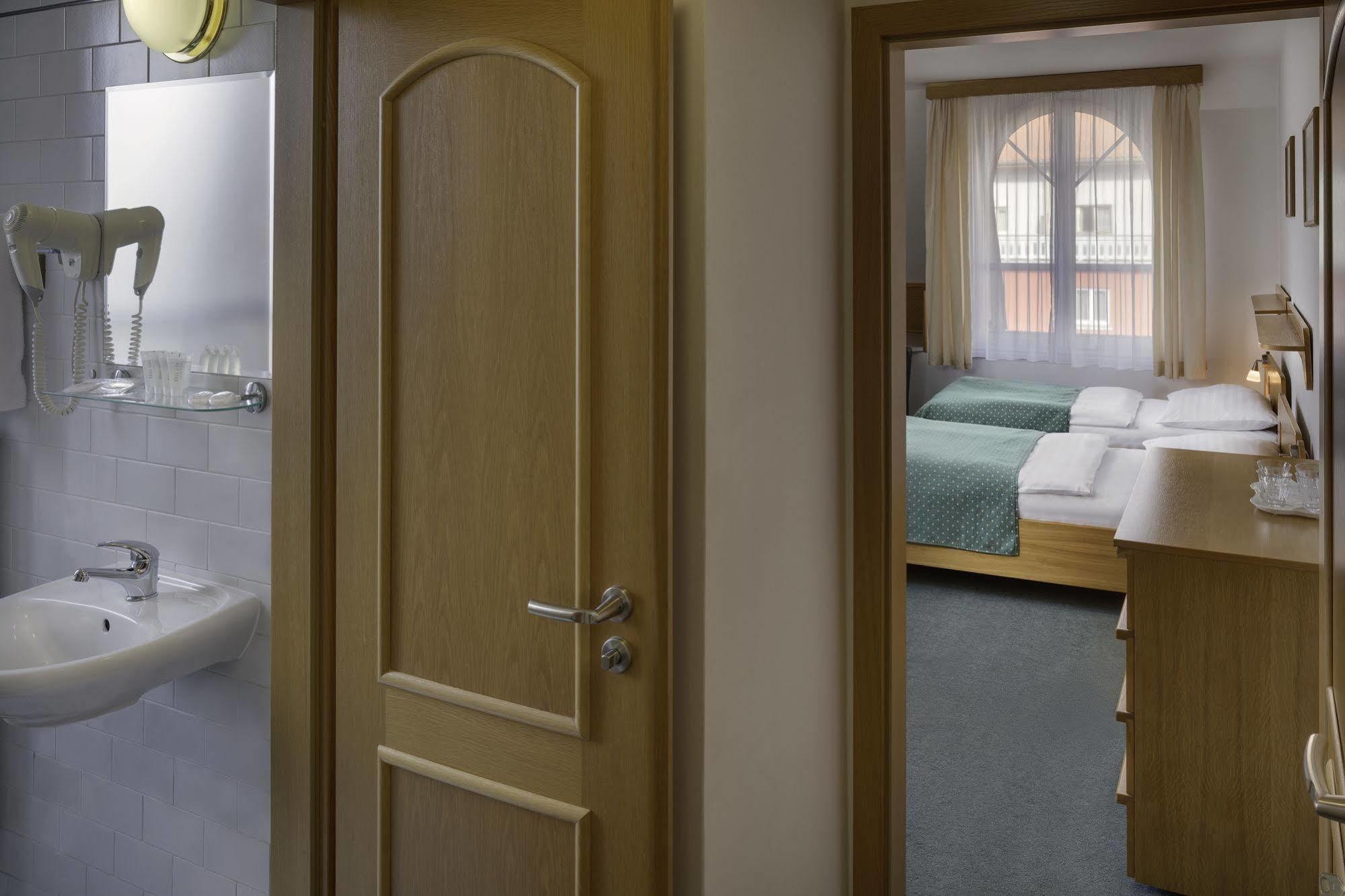 Hotel Otar Πράγα Εξωτερικό φωτογραφία